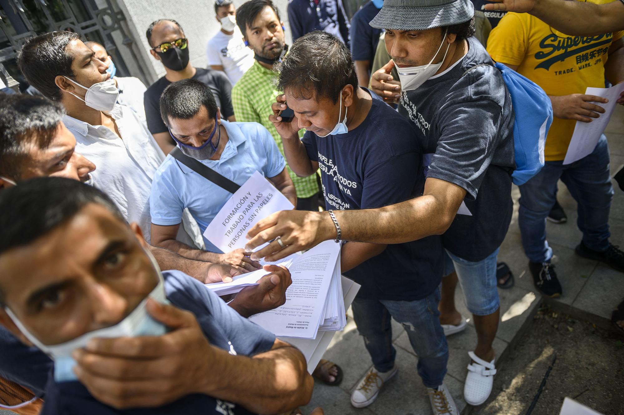 Las colas del hambre llegan a Cibeles - 1